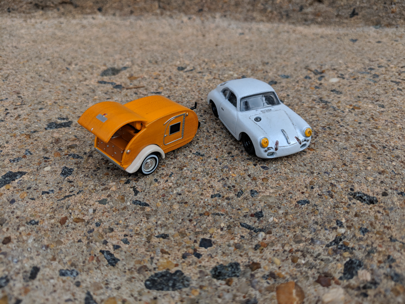 Illustration for article titled Ferien Friday: Little Porsche Towing a Little House